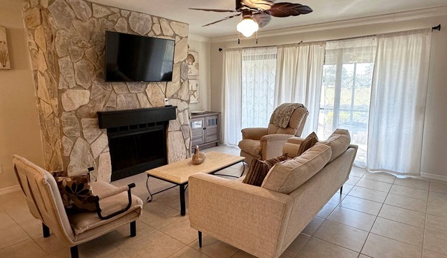 Recently remodeled condo in peaceful community close to beaches