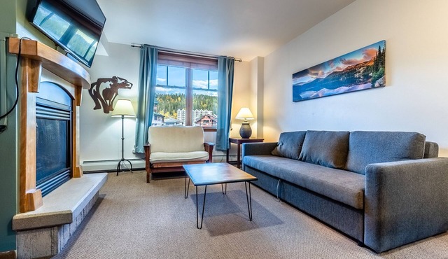 Recently remodeled Ski in/Ski out condo right by New Gondola. Hot Tub access