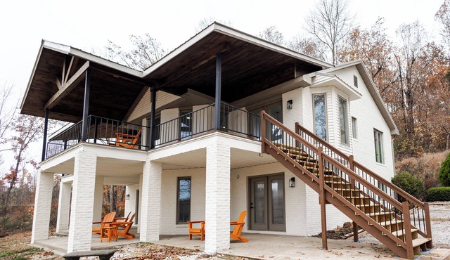 Recently Remodeled! Lake Front! Hot Tub! Fire Pit!