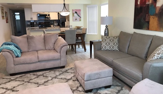 Recently Remodeled, Very Comfy Condo Near Disney, Universal and Sea World.