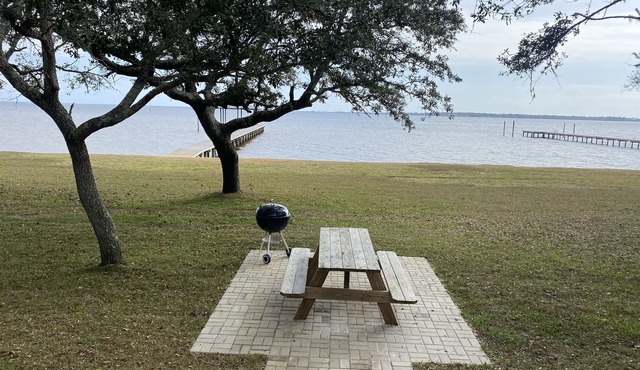 Recently remodeled Waterfront Home W/Separate Guest House On Perdido Bay