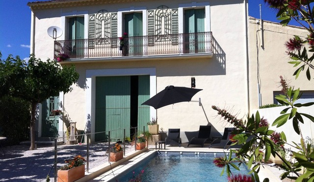 Recently renovated vineyard 5* house with heated pool and private garden