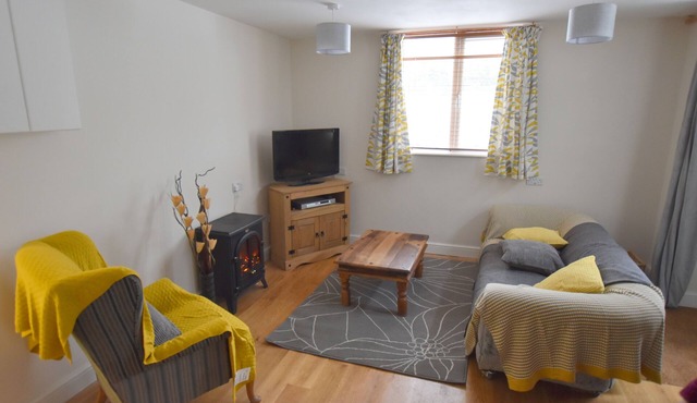 Recently renovated 2 bedroom annexe with open plan living room and kitchen.