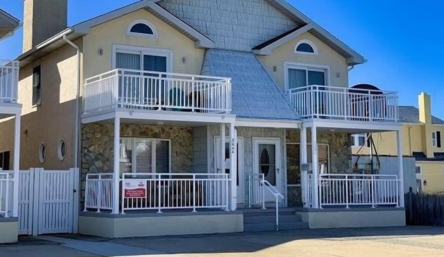 Recently Renovated 3 Bedroom, 2 Bath Townhome just steps from the Beach!