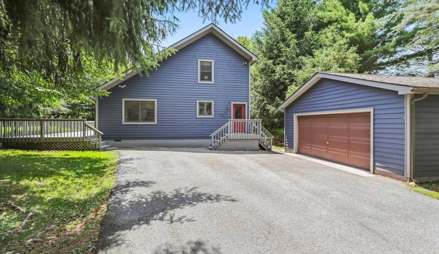 Recently renovated and freshly decorated-welcome to Mountain Getaway!