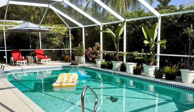 Recently Renovated 3BR Naples Retreat - w Private Heated Pool
