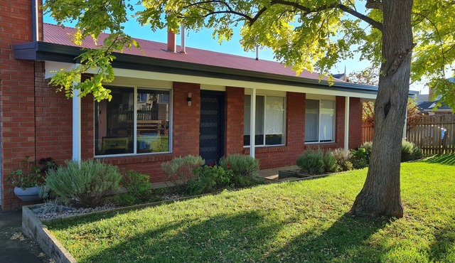 Recently renovated house in quiet leafy surroundings.