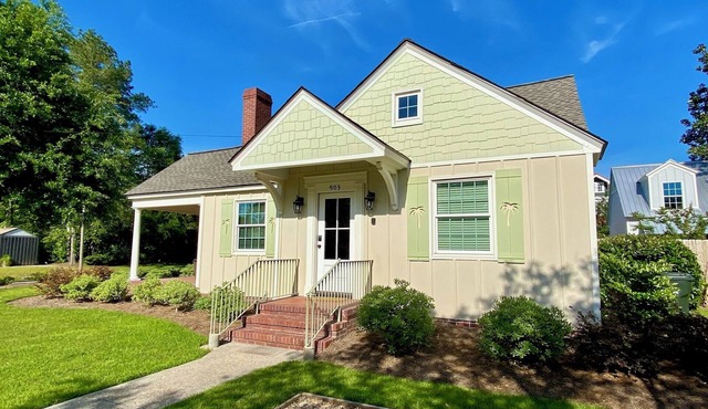 Recently renovated & beautifully decorated home close to downtown Moultrie!