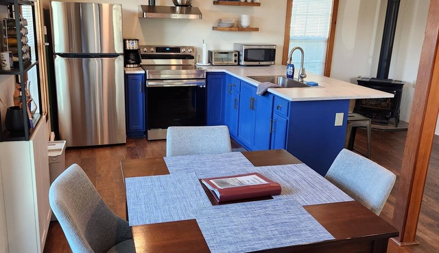 Recently Renovated Cottage Located 2 Blocks From Ocean & Coastal Trails