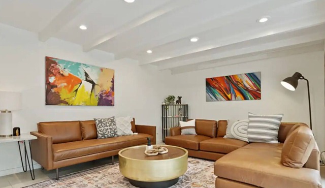 Recently Renovated- Event/Group Friendly w/Stunning Views, Hot Tub, Pickleball