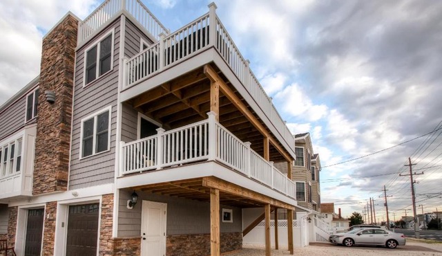Recently Renovated LBI Apt with Deck on Beach Block!