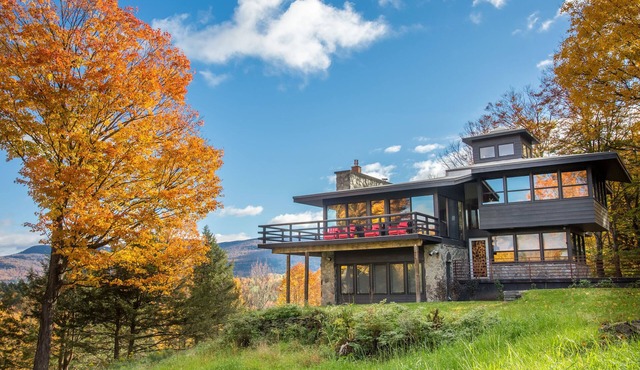 RECENTLY RENOVATED Private Chic Modern Mountain Home