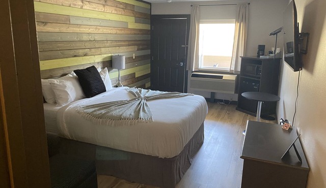 Recently Renovated and Now Open For You To Stay! Close to the Water