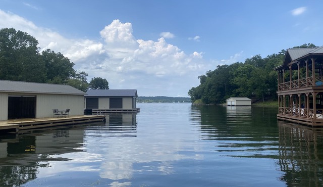 Recently Renovated Home w/private boathouse on main channel of Lake Guntersville