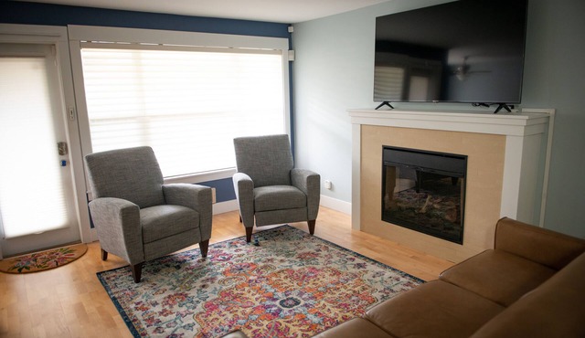 Recently Updated 2BD Condo in Edmonds WA - Great Location!