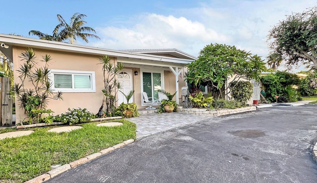 Recently updated 3/1 with pool, wifi, sleeps 9