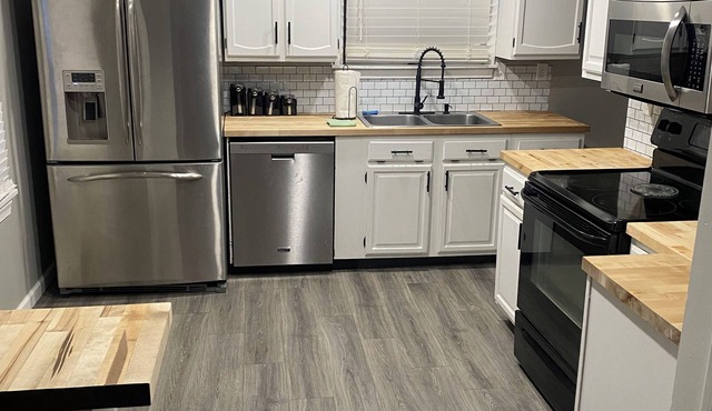 Recently updated apartment in a Triplex unit #1 close to wineries and the lake.