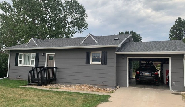 Recently updated home w/1car garage. Easy access to I-90. Fully furnished.