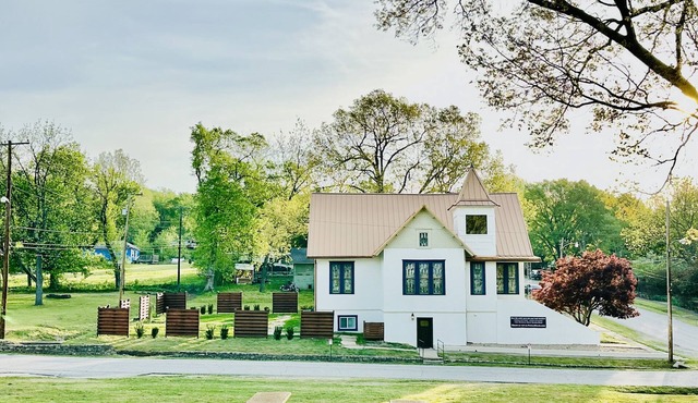 ❤️ Reclaimed history! Walk to the White River & café❤️