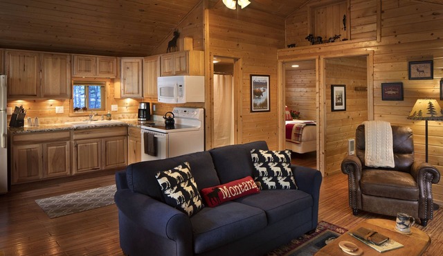 Reclusive Moose Cabin 10 Minutes to West Glacier Entrance