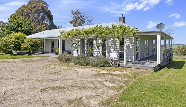 Reconnect with nature in a private bushland settingn