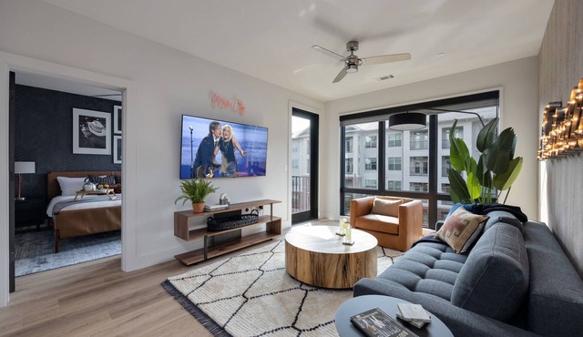 Records - 4 Units - Pool & Gym - Mins to Broadway