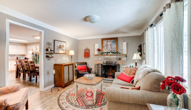 Rector Home w/Hot Tub ~ 6 Mi to Ligonier!