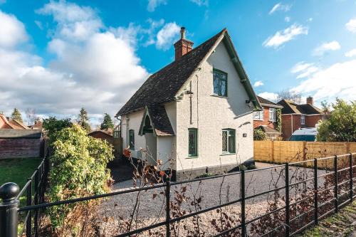 Rectory Cottage near Paultons park & New Forest