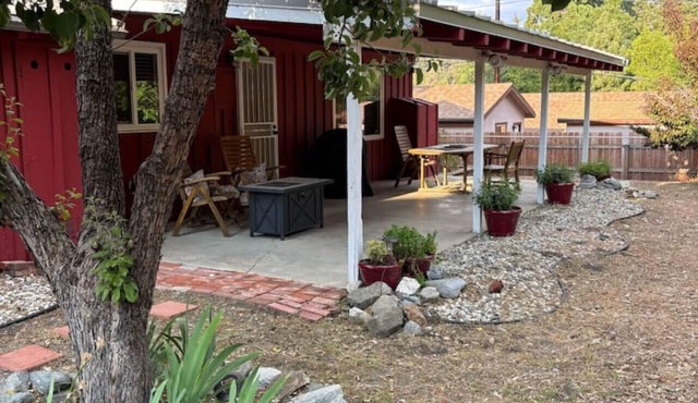 Red Apple Cab`Inn, Pets OK, Fire Pit