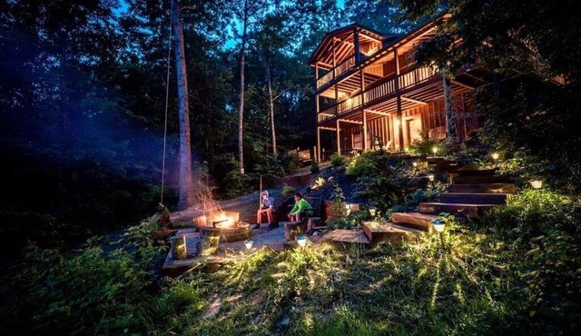 Red Apple Mountaintop cabin hot tub, WiFi, Pet friendly, Fireplace, pit, BEST VIEWS