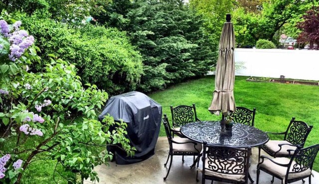 Red Bank Deluxe apartment with all amenities!