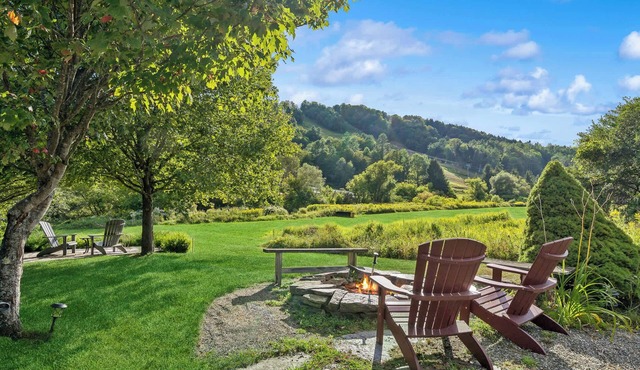 Red Barn Cottage · Firepit & Mountain Views