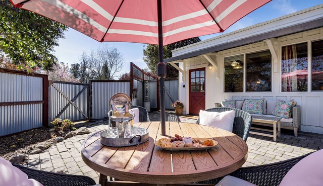 'Red Barn Guest Cottage' Wine Country Escape