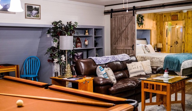 Red Barn Haven - Your Romantic Yosemite Getaway!