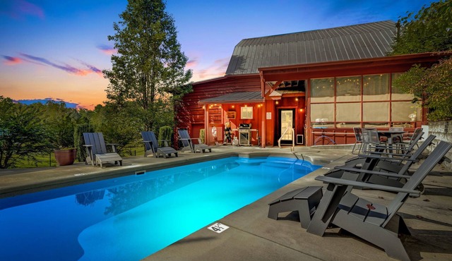 Red Barn Retreat by Carolina Mornings| Pool, Hot Tub & Yoga Studio+Biltmore Pass
