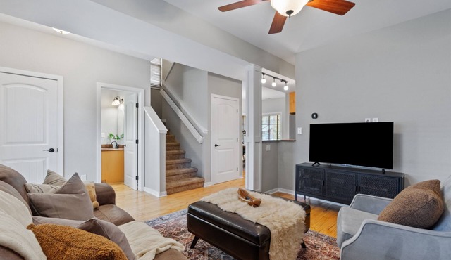 Red Barn Roost Cozy Stay Near Downtown