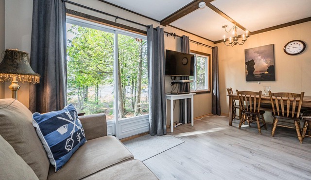 Red Barn | WATERFRONT | Private | TOBERMORY |A-Frame |PET FRIENDLY