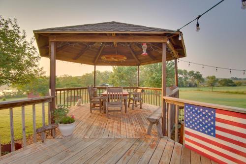 Red Bluff Inn & Retreat w/Entire Ranch on Lake!