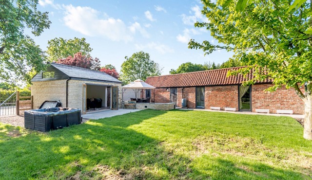 Red Brick Barn - UK39916