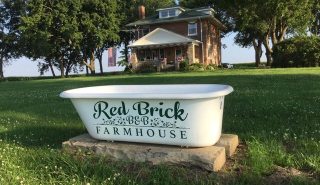 Red Brick Farmhouse B&B - Emma's Room