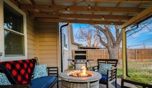 Red Bud Run - Stylish Abilene Retreat