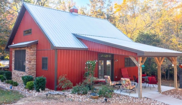 Red Cabin on Kentucky Lake. Peaceful and pet friendly with a partial lake view.