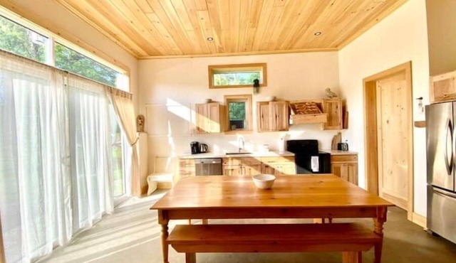 Red cabin on the river, w/a 3 story “bunkbed room”