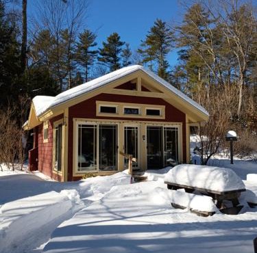 Red Cabin & Sauna on Lake Monomonac
