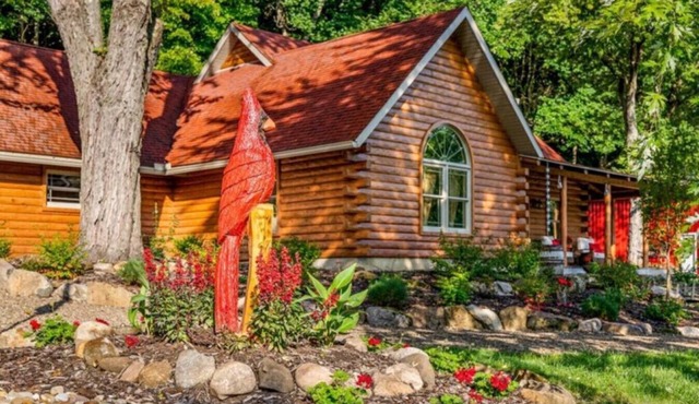 Red Cardinal Lodge 3 bedroom, 2 bath w/Game Room