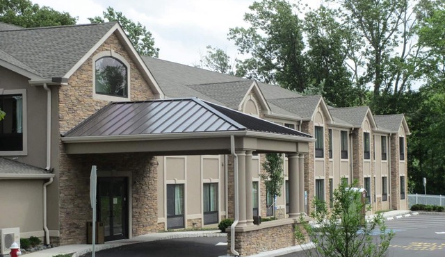 Red Carpet Inn And Suites Monmouth Jtc