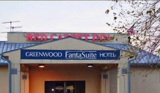 Red Carpet Inn and FantaSuite Hotel