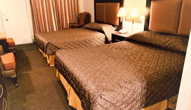 Red Carpet Inn & Suites