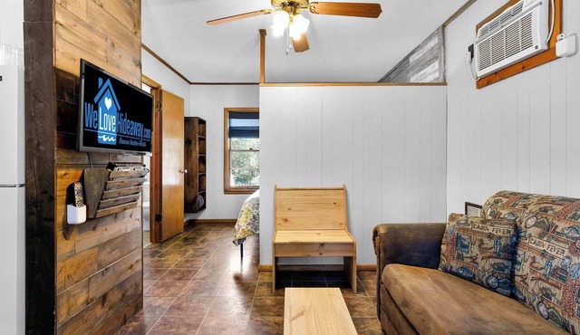 Red Cedar Cabin - Lakefront Table Rock Lake