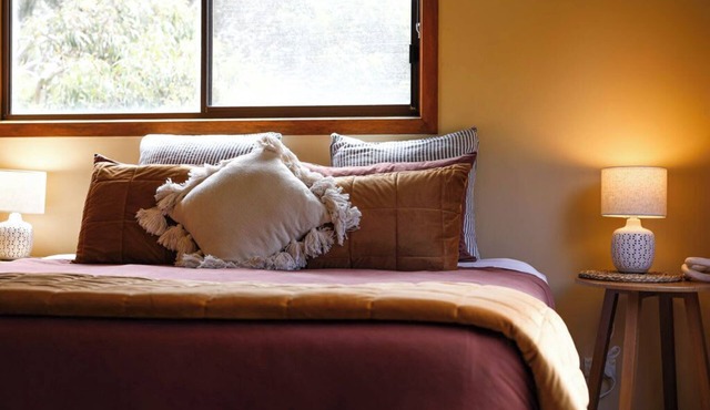 Red Cedar Cottage Coastal Retreat wood fire GOR